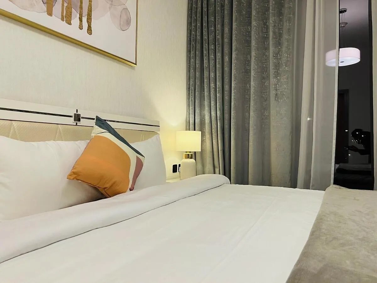 Lägenhet Peaceful 2 Bed Oasis Suite In Jvc Dubai
