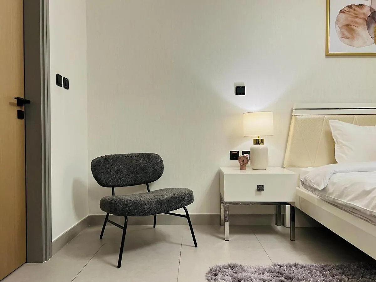 Peaceful 2 Bed Oasis Suite In Jvc Dubai 0*,
